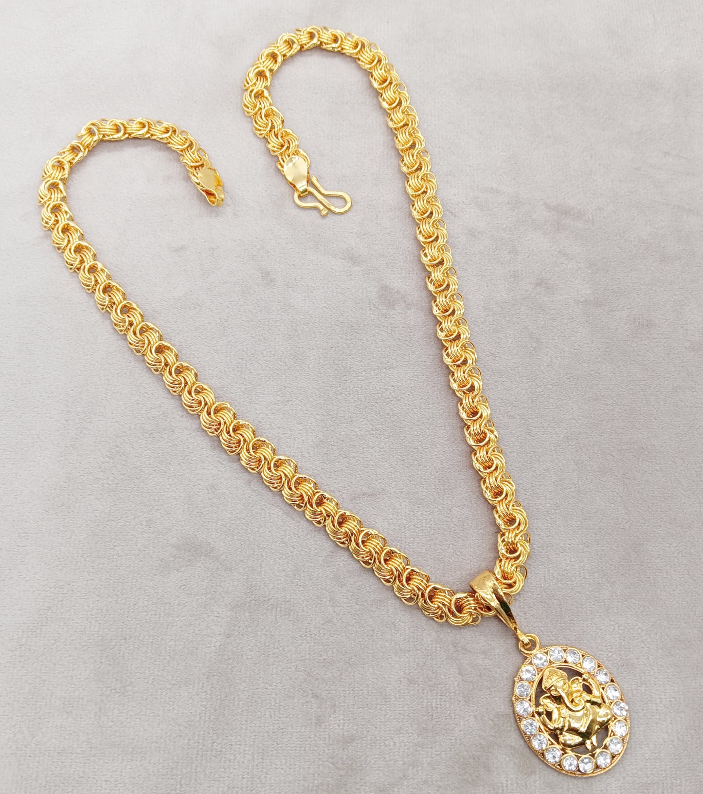 ✨ “Elegant Gold Pendant & Chain for Men – Casual & Stylish”
